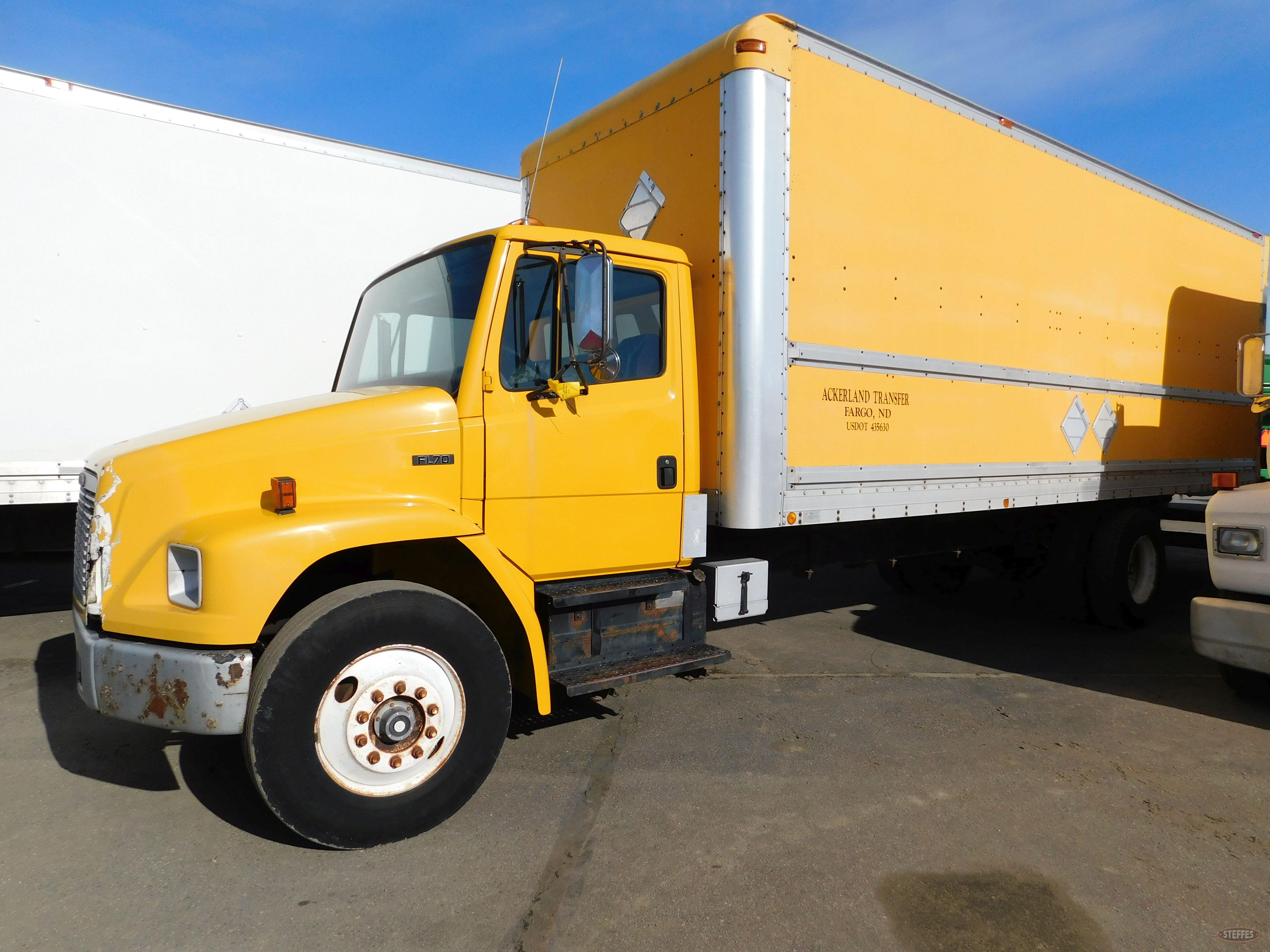 1992 Freightliner FL70_1.jpg